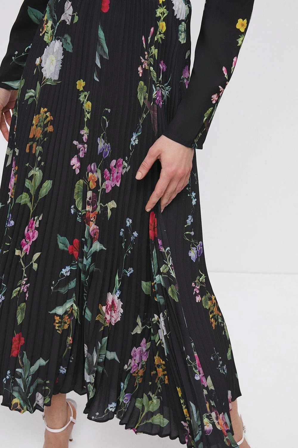 Coast Printed Tipped V Neck Maxi Dress - Image 3